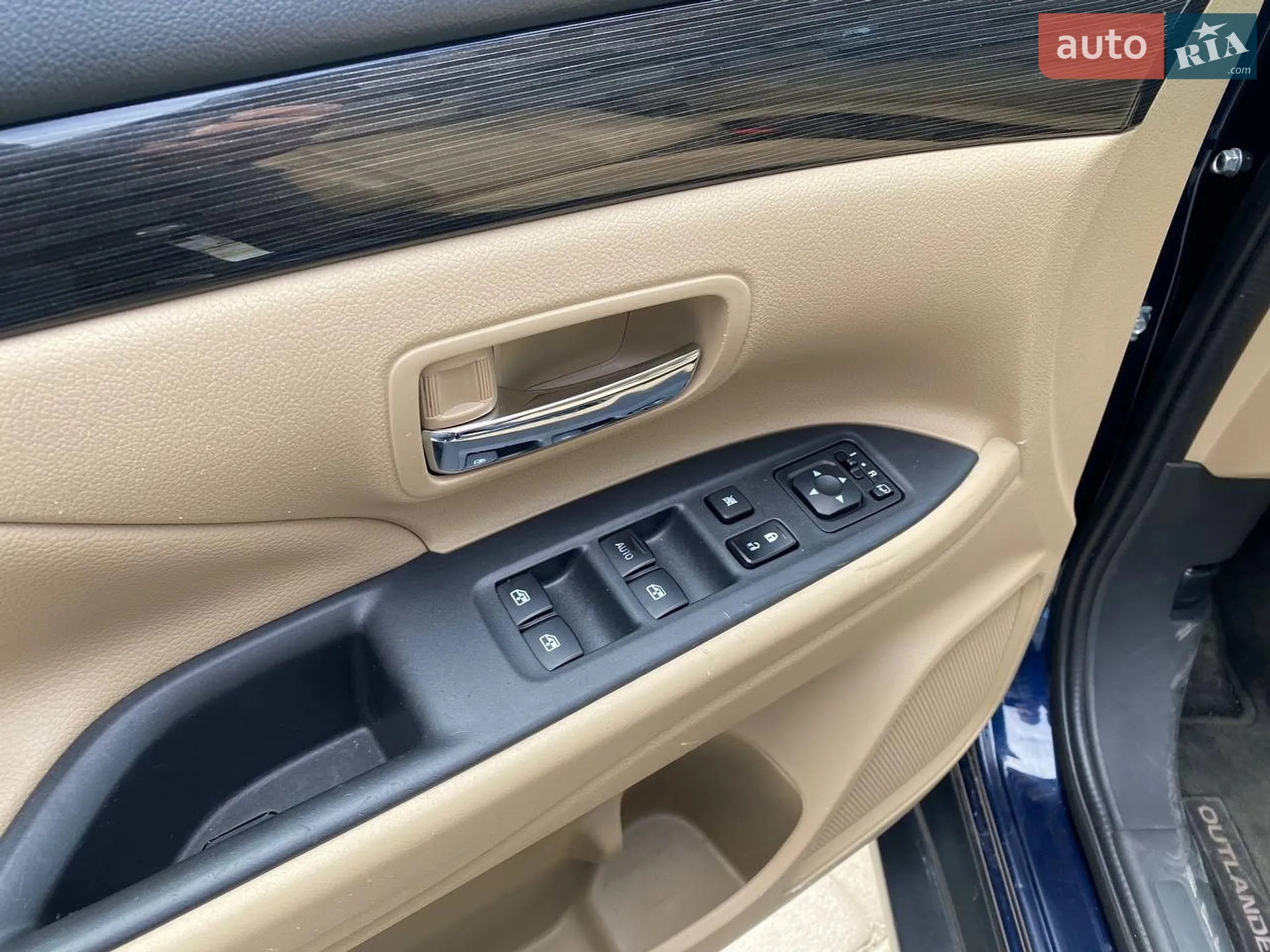 2015 Mitsubishi Outlander - мініатюра 13