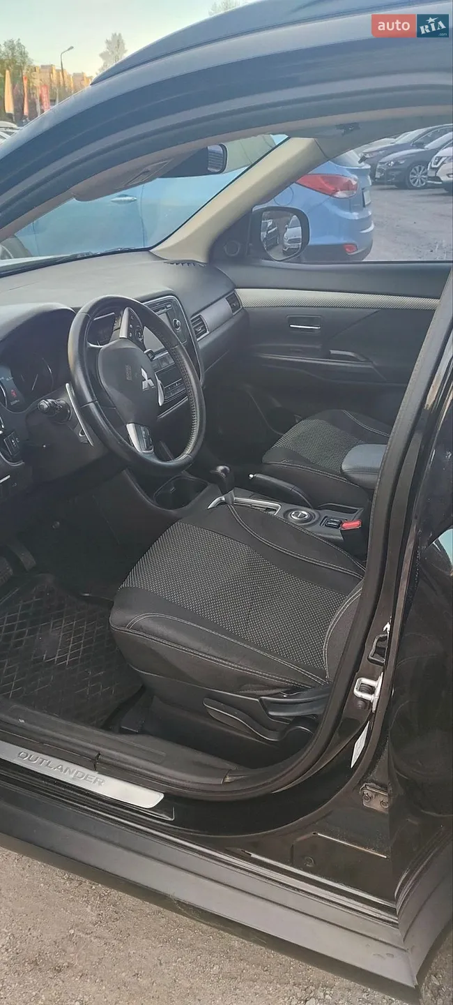 2013 Mitsubishi Outlander - мініатюра 10