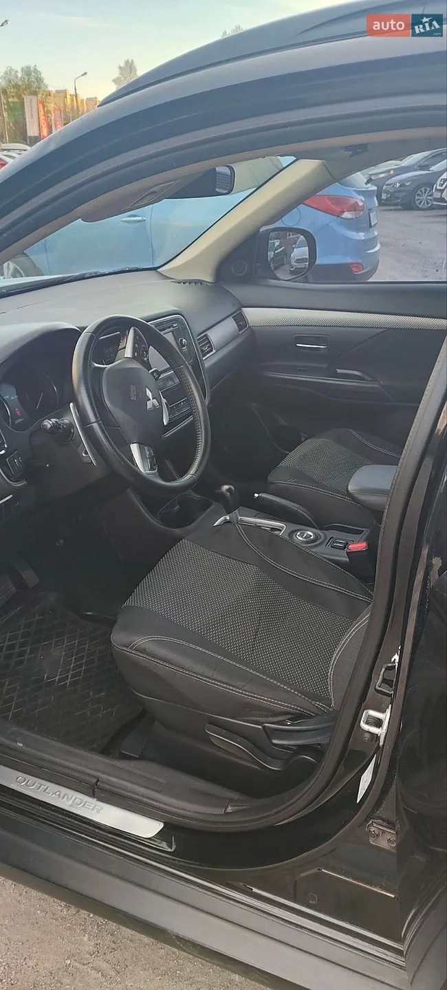 2013 Mitsubishi Outlander - мініатюра 12