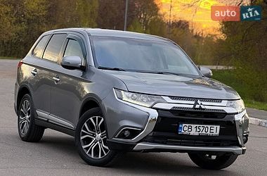 Внедорожник / Кроссовер Mitsubishi Outlander 2015 в Мене