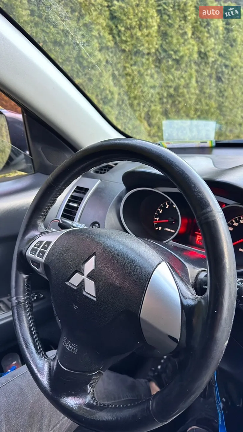 2011 Mitsubishi Outlander - мініатюра 37