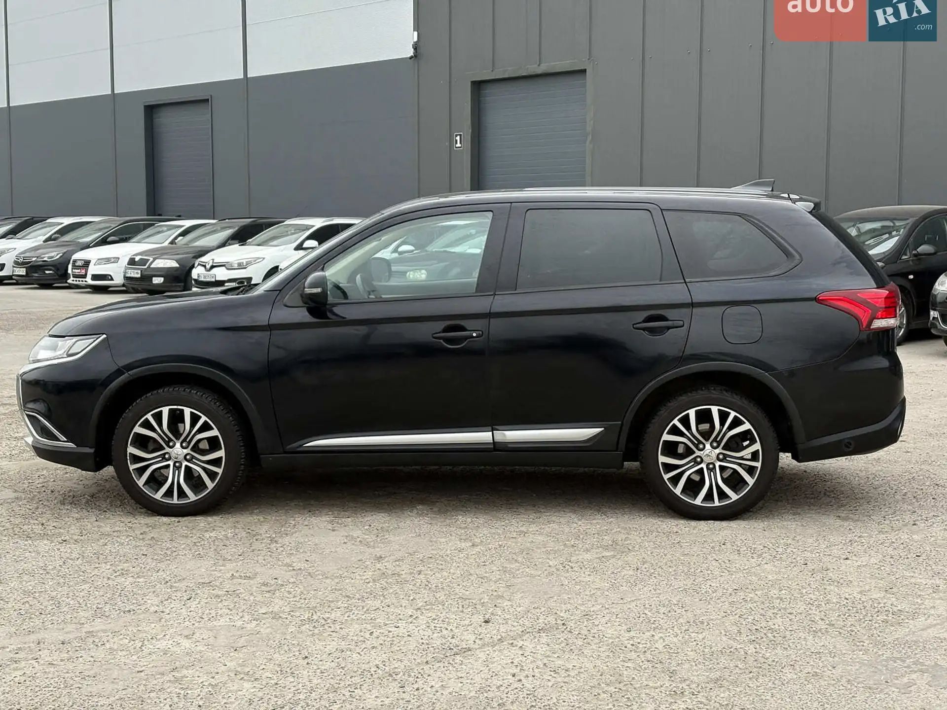 2017 Mitsubishi Outlander - мініатюра 12