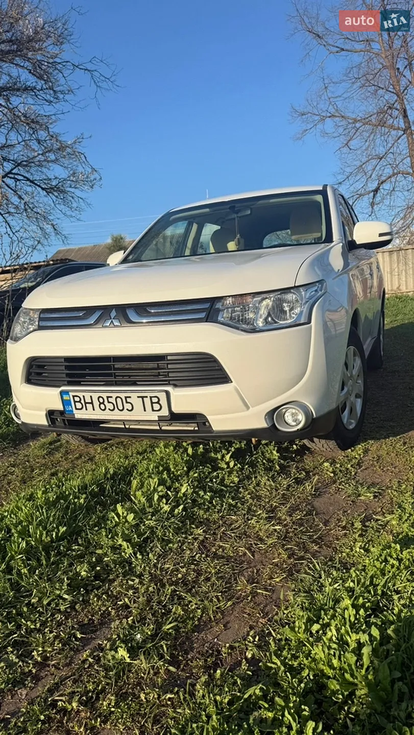 2012 Mitsubishi Outlander - фото 1