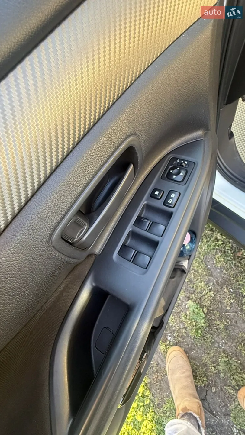2012 Mitsubishi Outlander - мініатюра 13