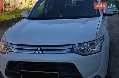 Внедорожник / Кроссовер Mitsubishi Outlander 2014 в Стрые