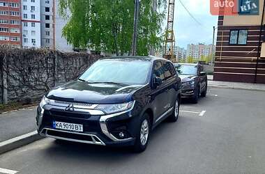 Позашляховик / Кросовер Mitsubishi Outlander 2020 в Києві