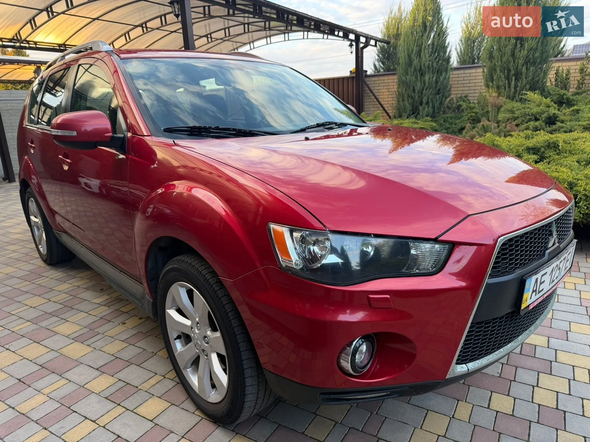 2010 Mitsubishi Outlander - фото 1