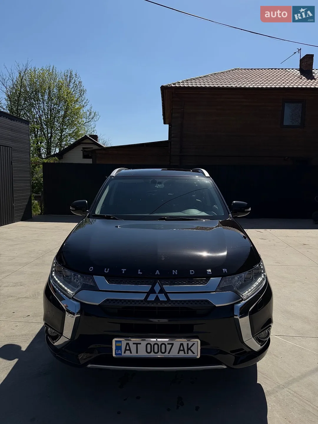 2020 Mitsubishi Outlander - фото 1