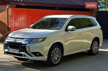 Позашляховик / Кросовер Mitsubishi Outlander 2021 в Львові