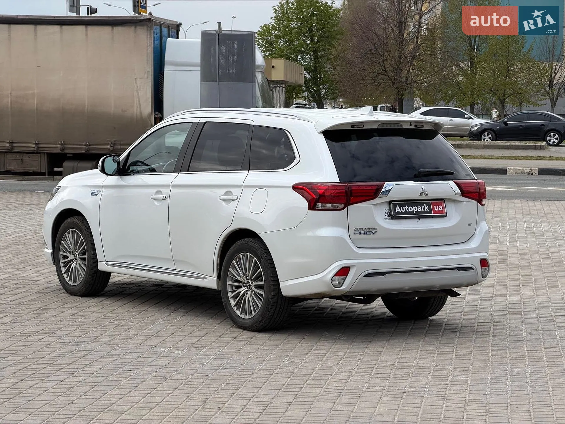 2020 Mitsubishi Outlander - мініатюра 5