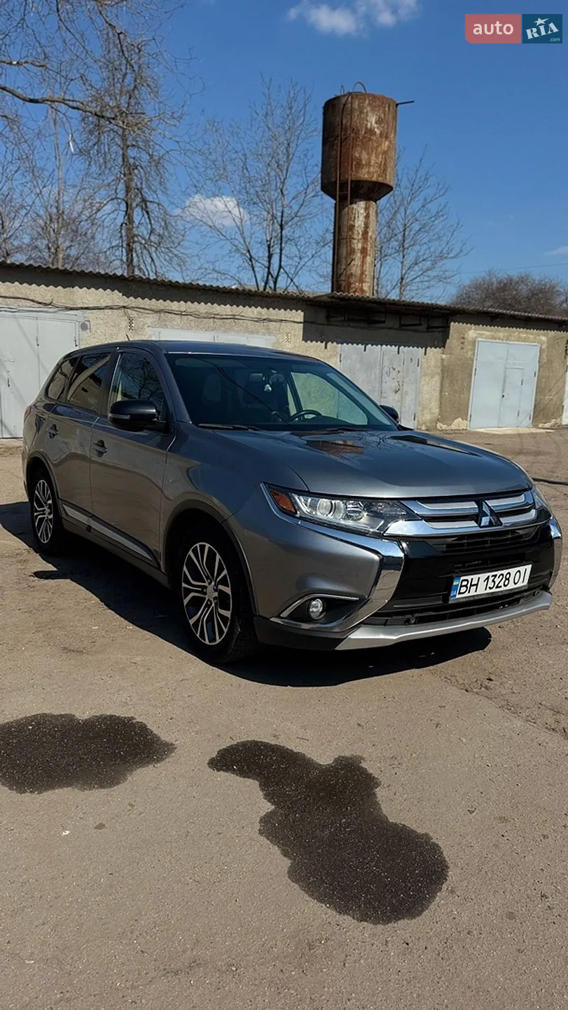 2015 Mitsubishi Outlander - фото 1