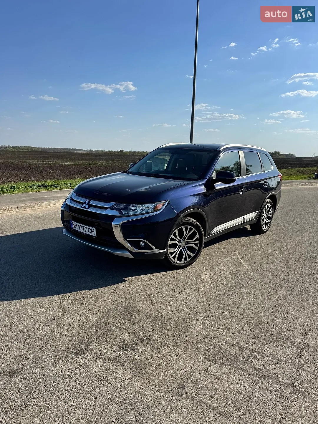 2017 Mitsubishi Outlander - фото 1