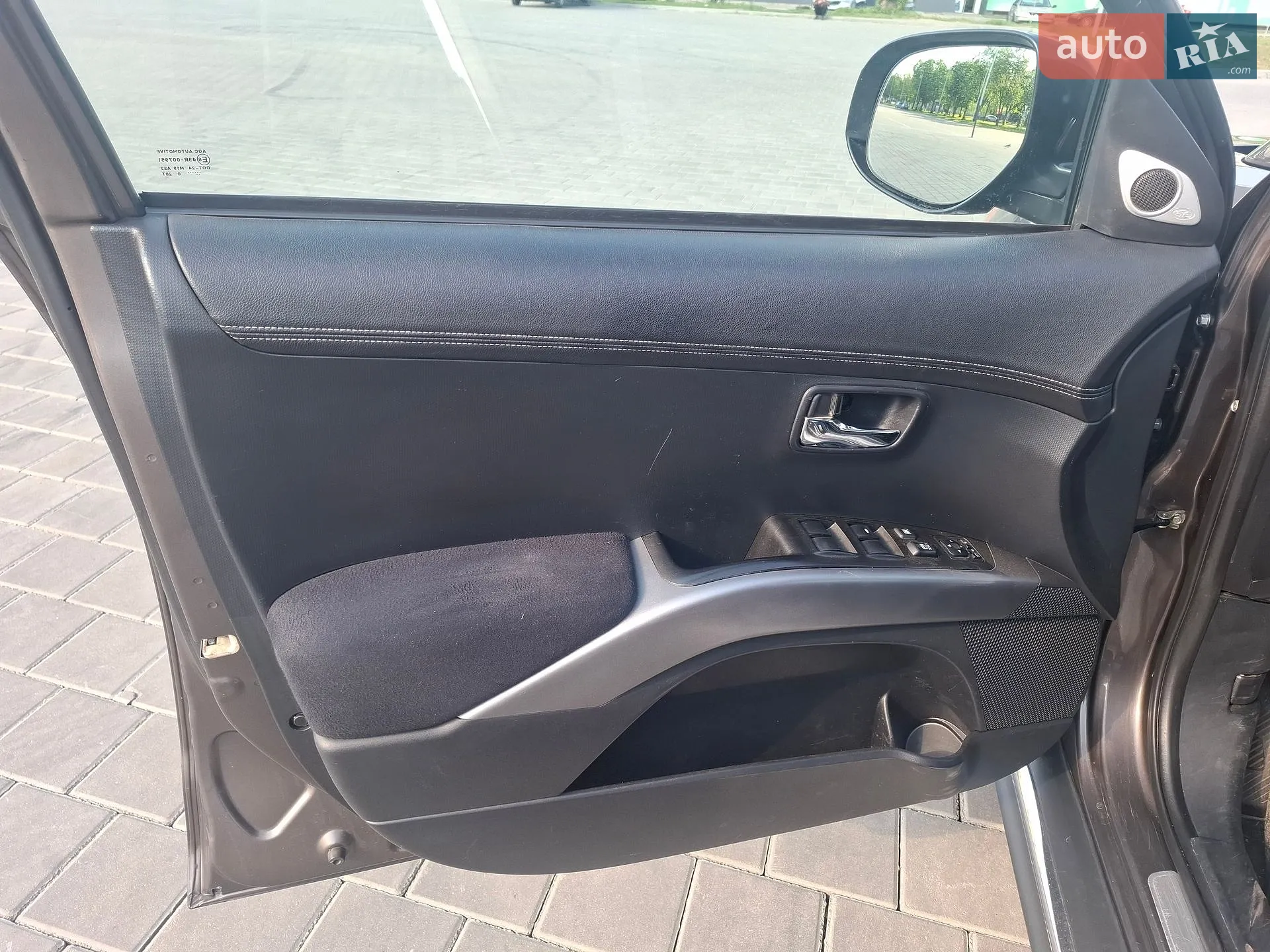 2010 Mitsubishi Outlander - мініатюра 12