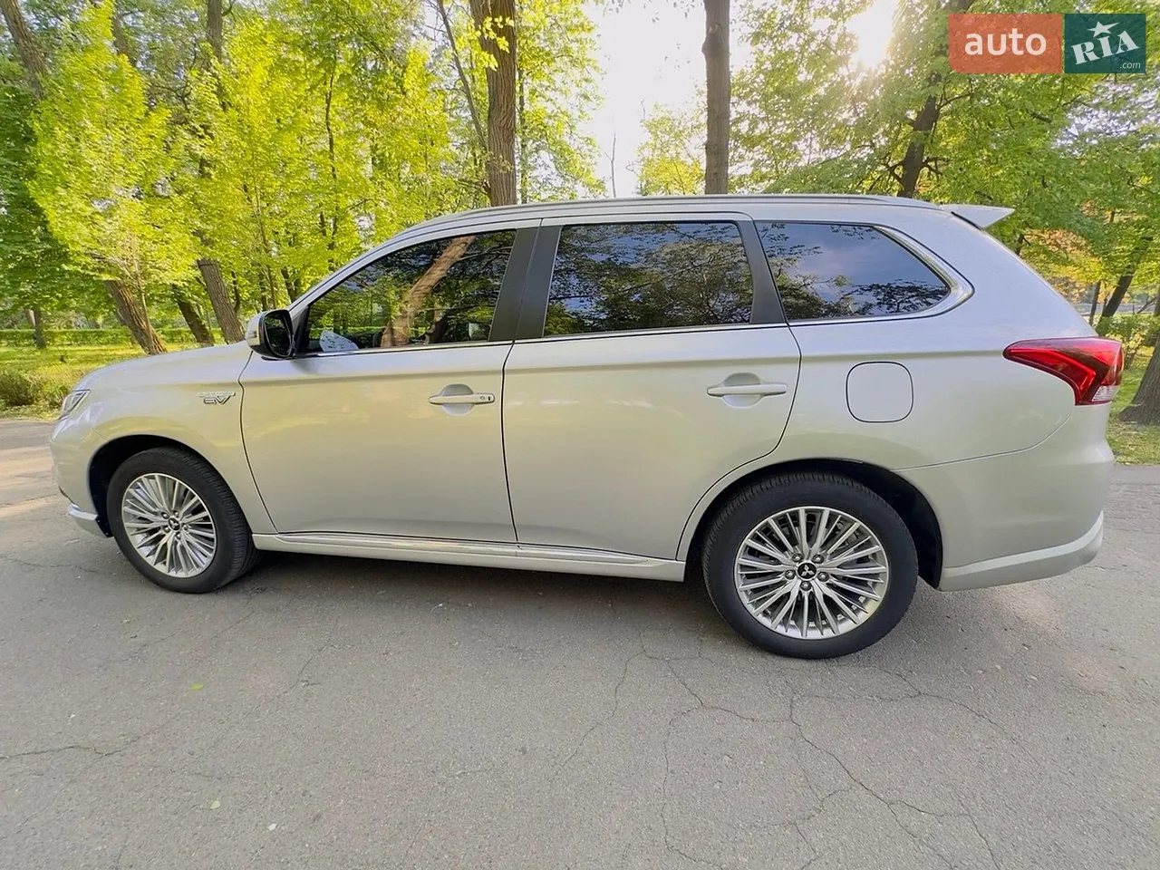 2021 Mitsubishi Outlander - мініатюра 10