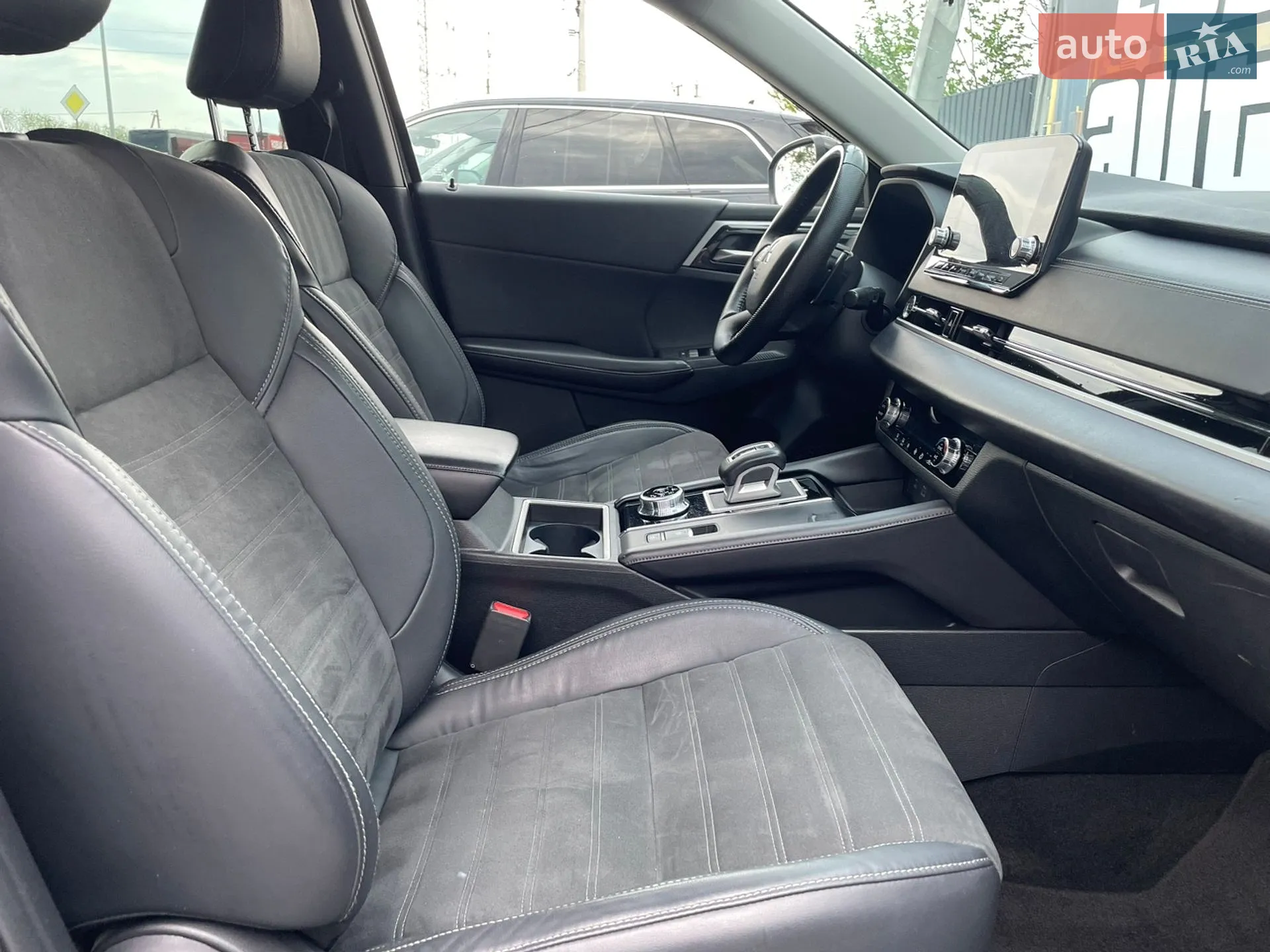 2022 Mitsubishi Outlander - мініатюра 11