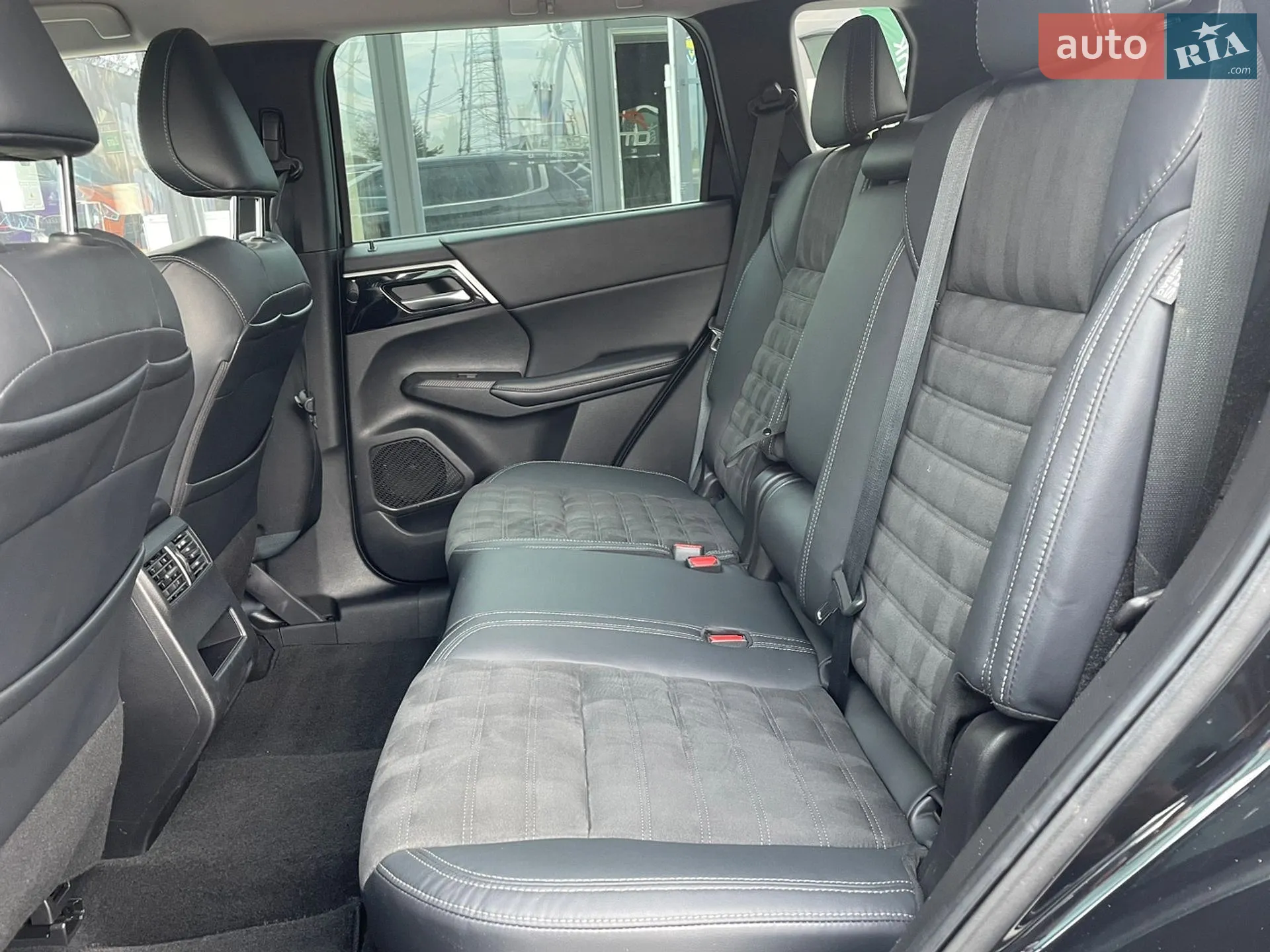 2022 Mitsubishi Outlander - мініатюра 13