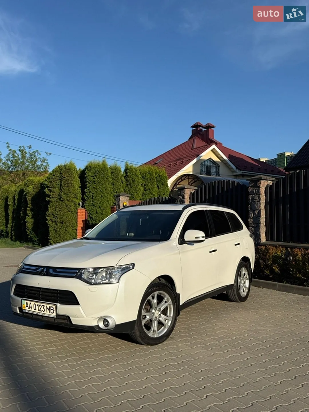 2013 Mitsubishi Outlander - фото 1