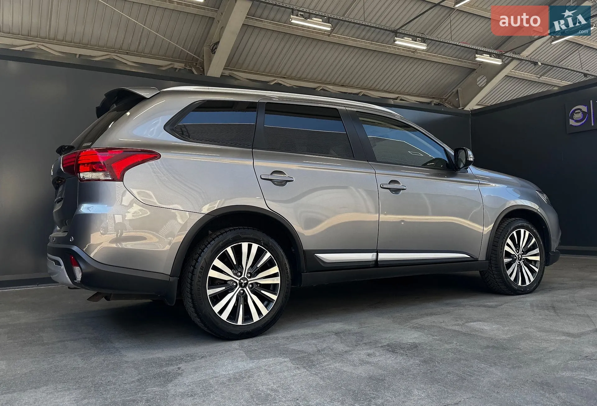 2021 Mitsubishi Outlander - мініатюра 20
