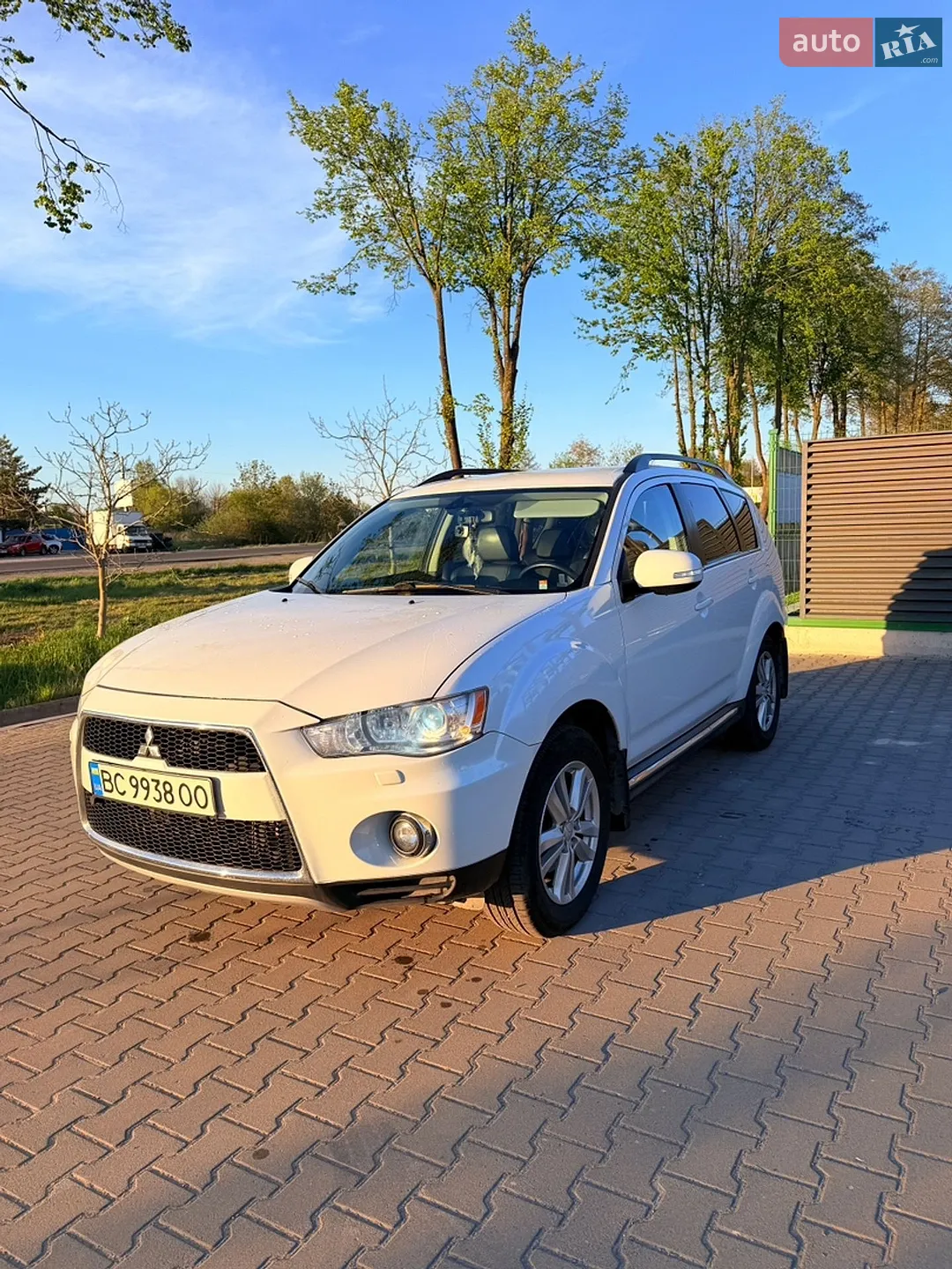 2011 Mitsubishi Outlander - фото 1