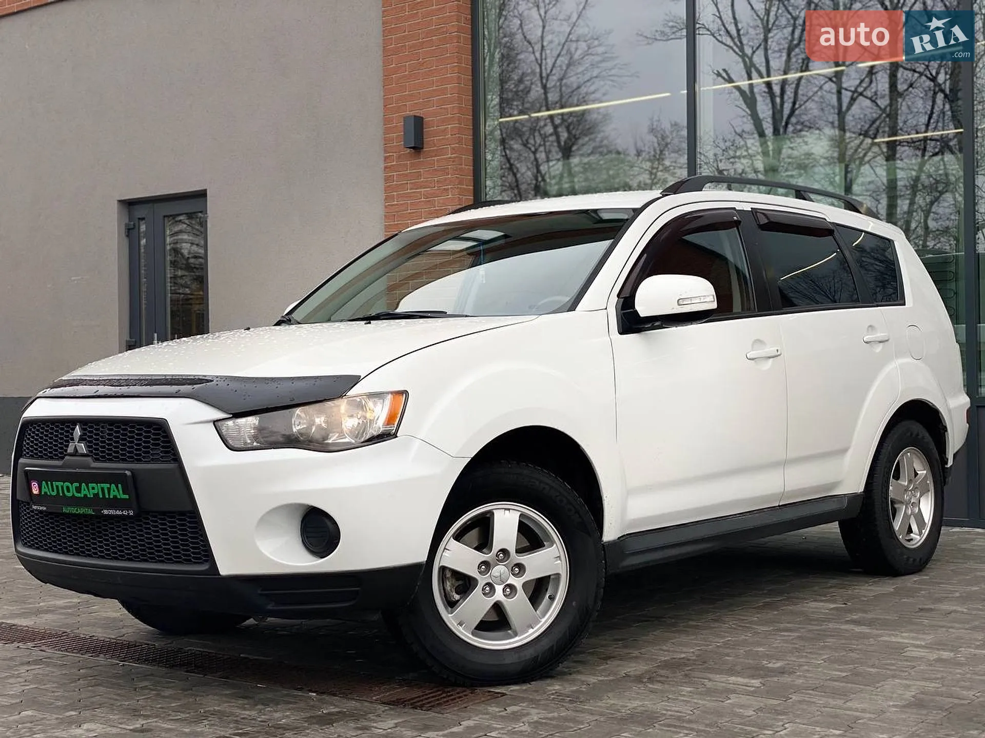 2011 Mitsubishi Outlander - фото 1