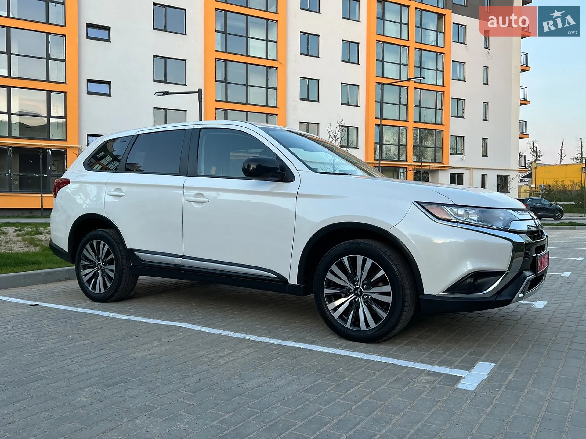 2019 Mitsubishi Outlander - мініатюра 4