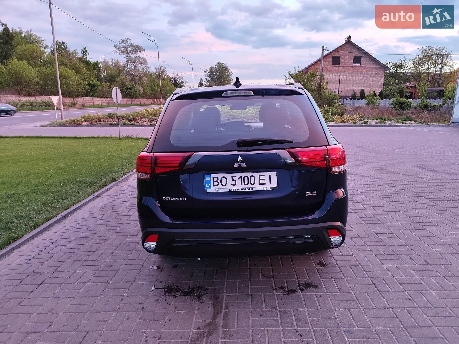 2020 Mitsubishi Outlander - мініатюра 3