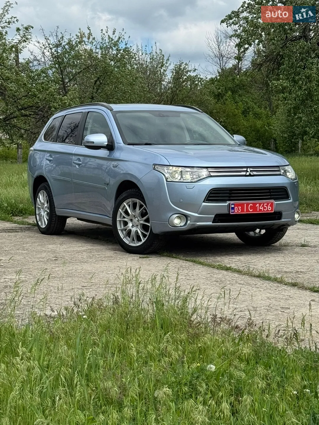 2014 Mitsubishi Outlander - фото 1