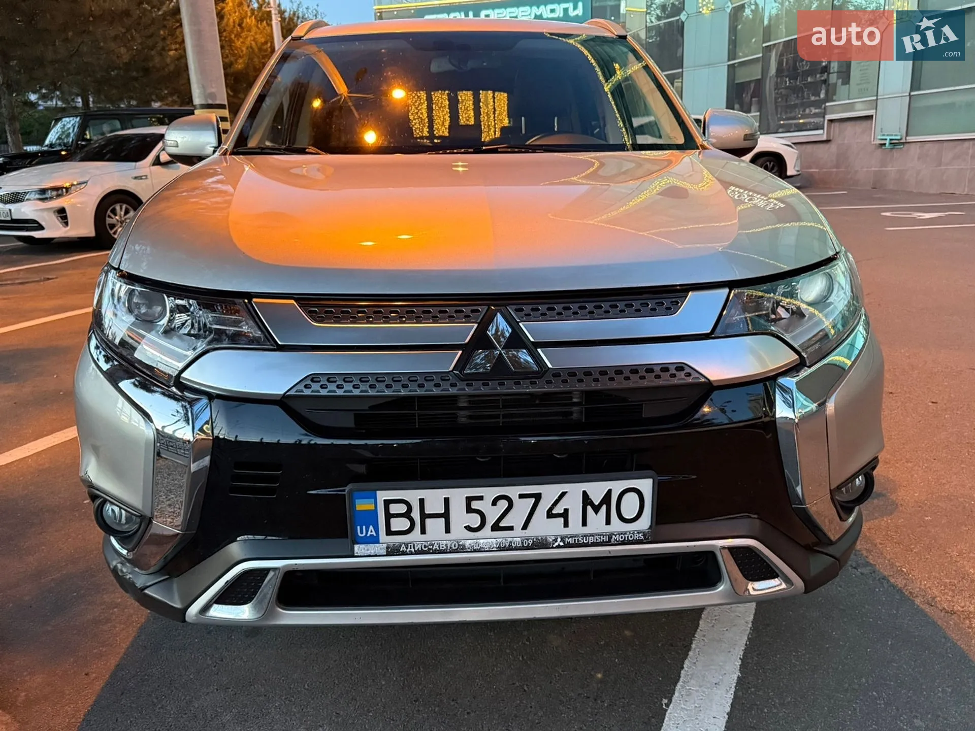2019 Mitsubishi Outlander - фото 1