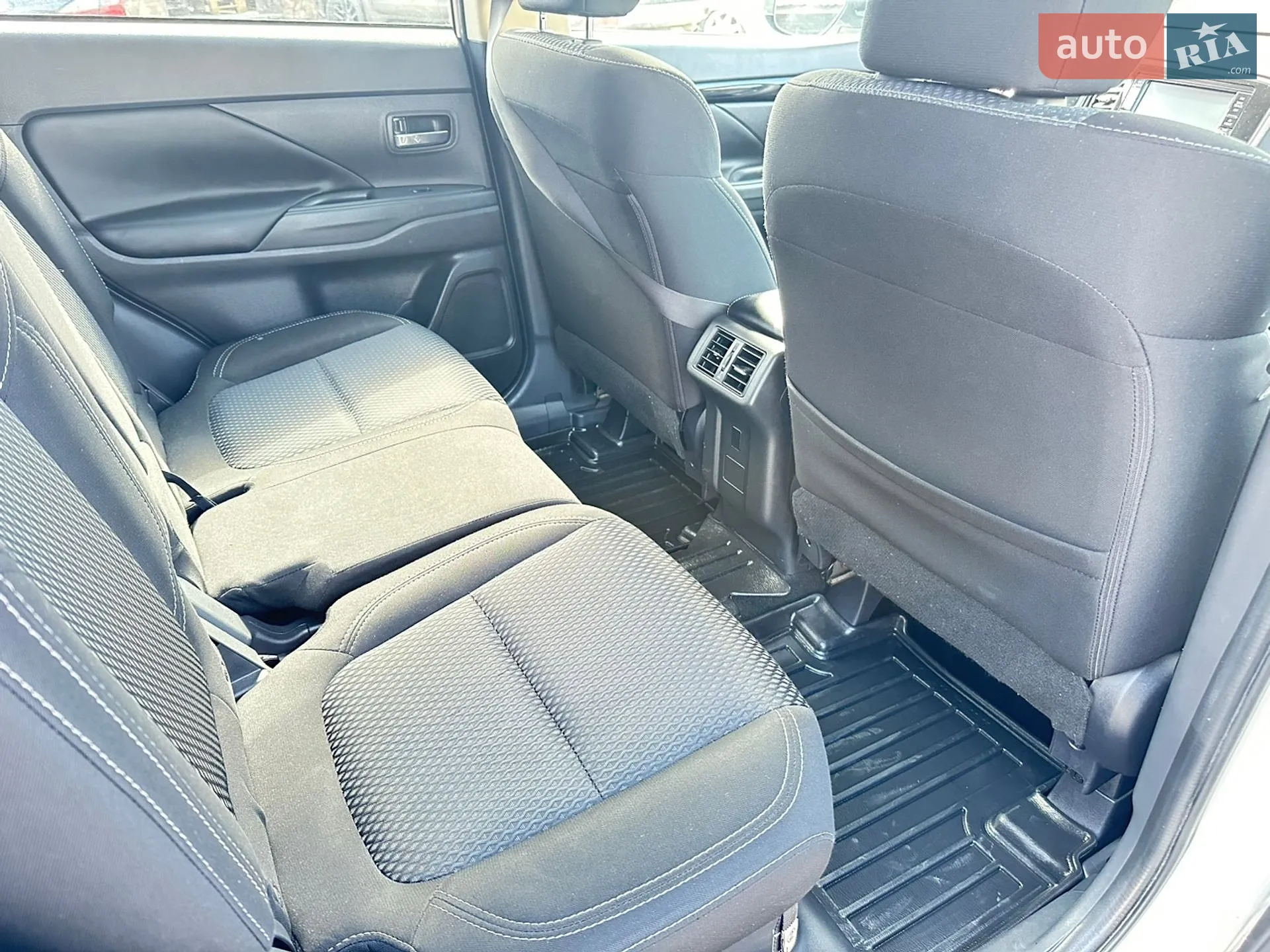 2020 Mitsubishi Outlander - мініатюра 19