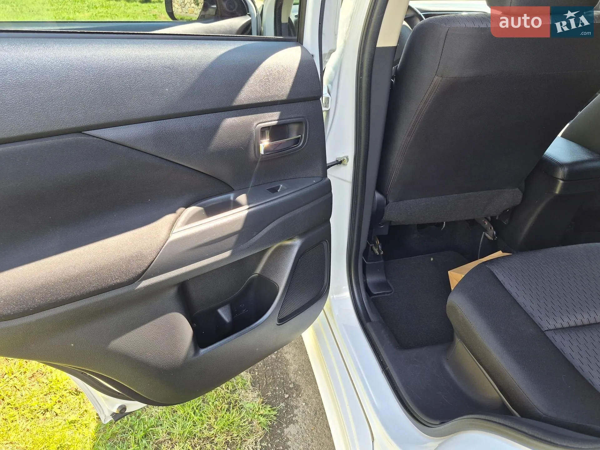 2012 Mitsubishi Outlander - мініатюра 16