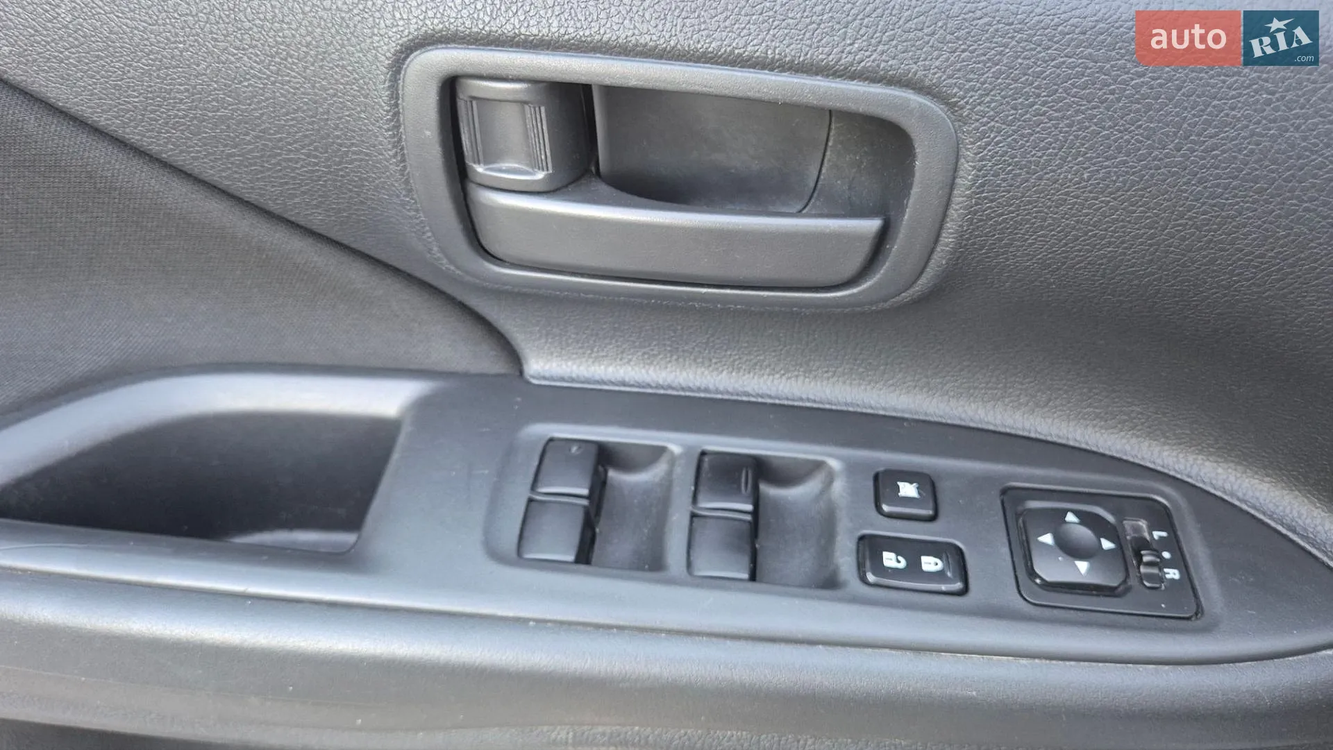 2012 Mitsubishi Outlander - мініатюра 18