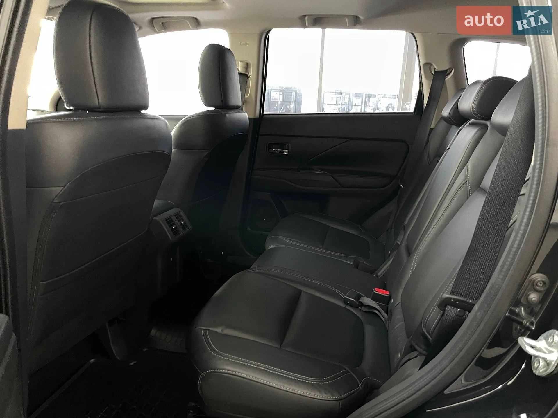 2020 Mitsubishi Outlander - мініатюра 44