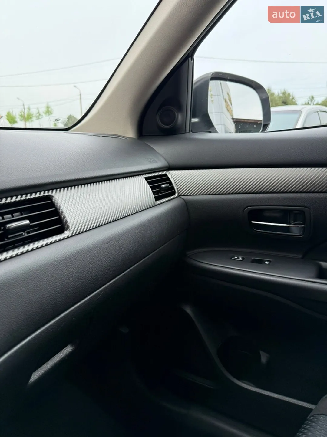 2016 Mitsubishi Outlander - мініатюра 19