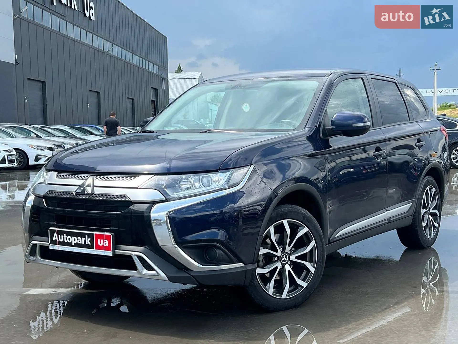 2019 Mitsubishi Outlander - фото 1