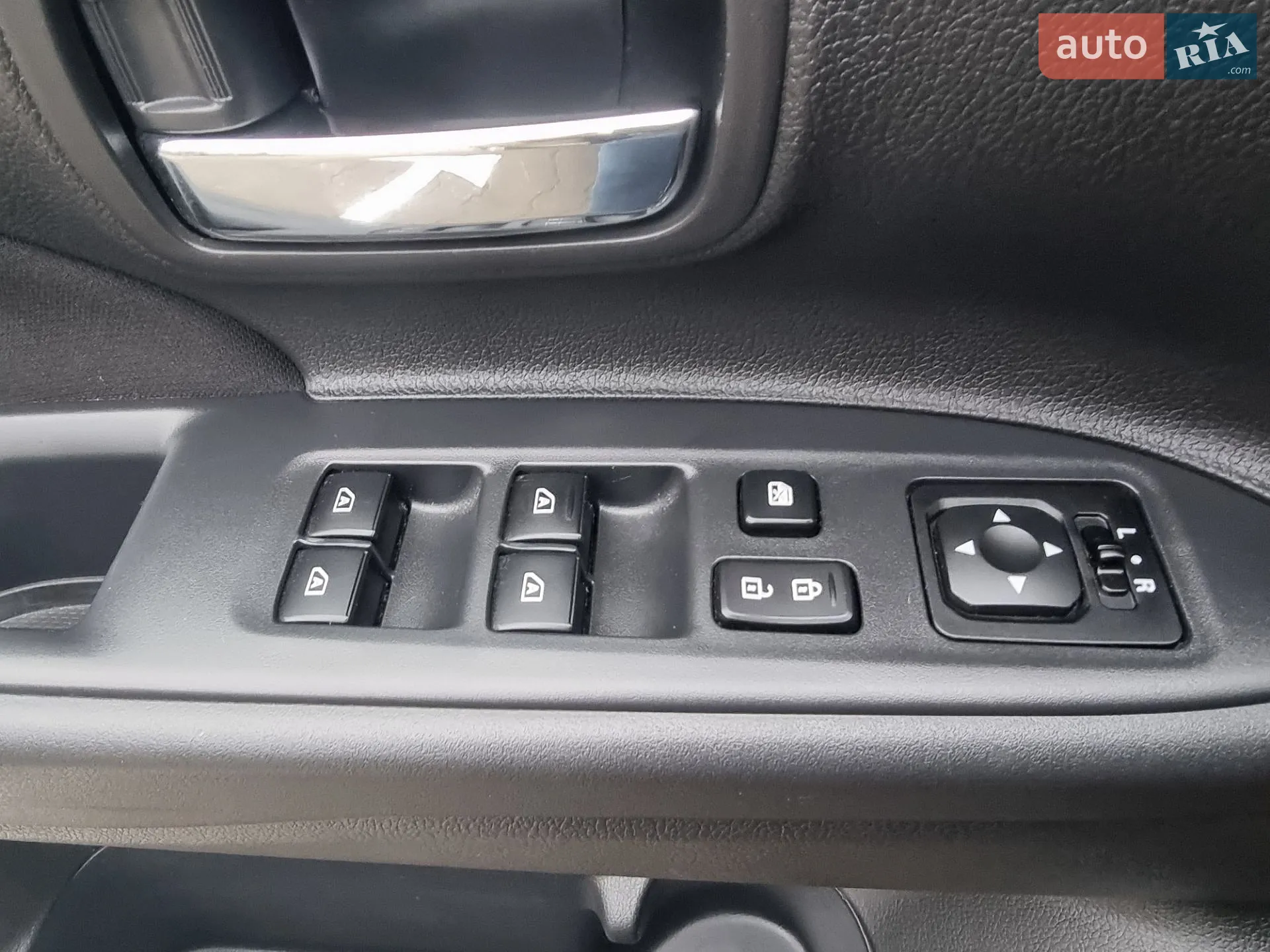 2020 Mitsubishi Outlander - мініатюра 23