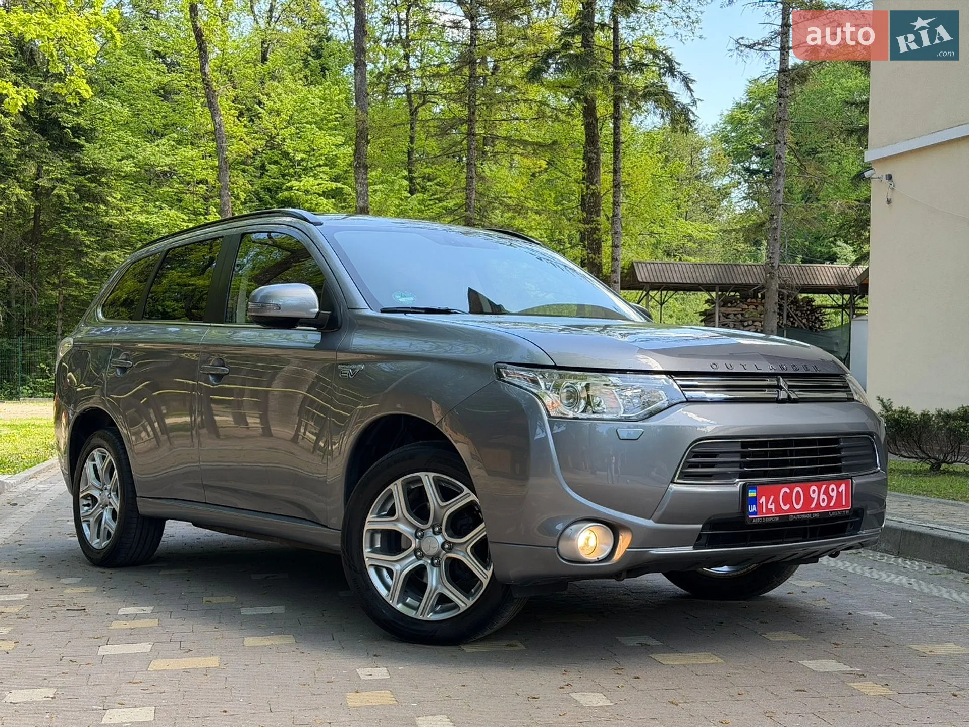 2014 Mitsubishi Outlander - фото 1