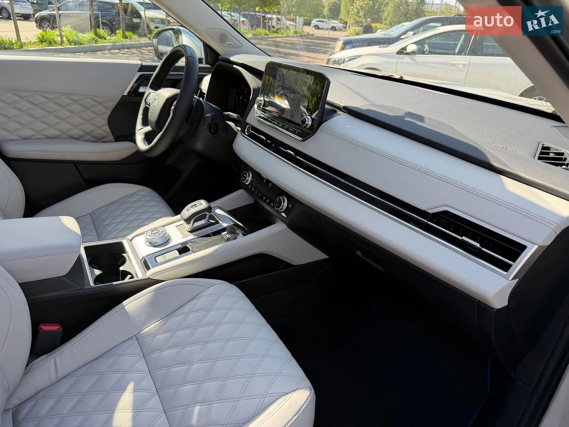 2022 Mitsubishi Outlander - мініатюра 11