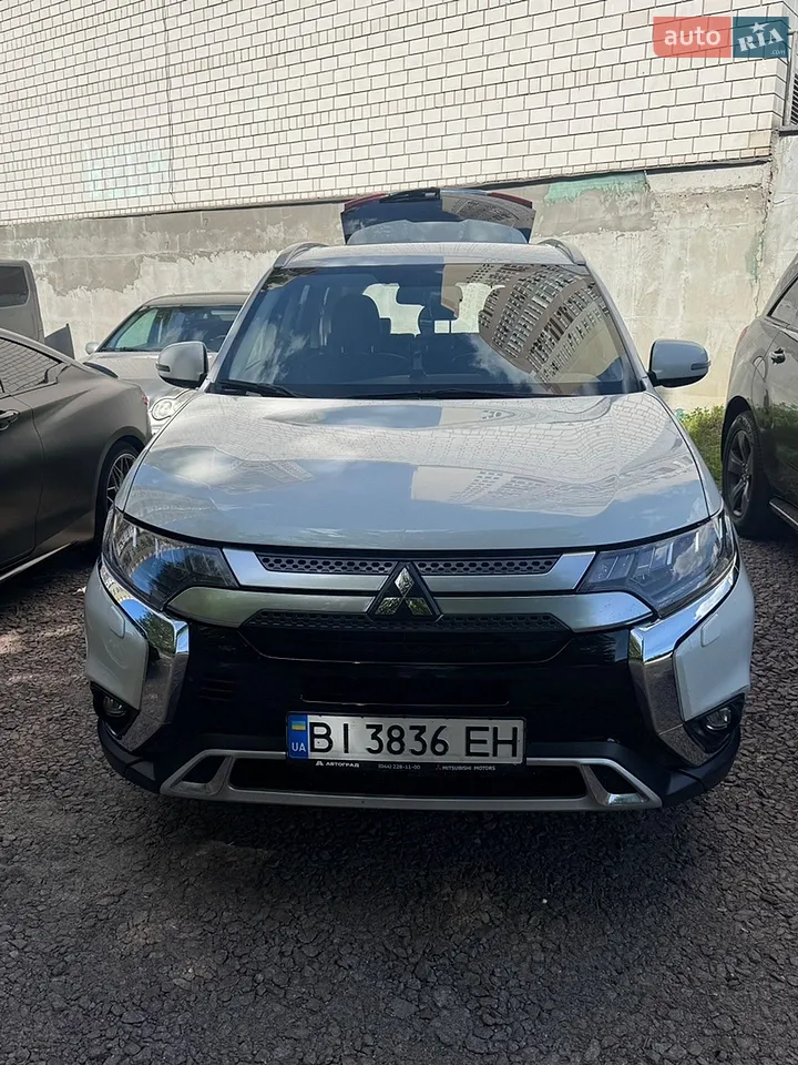 2021 Mitsubishi Outlander - мініатюра 8