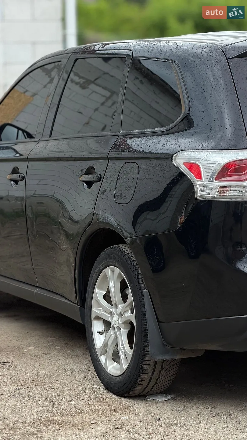 2013 Mitsubishi Outlander - мініатюра 12