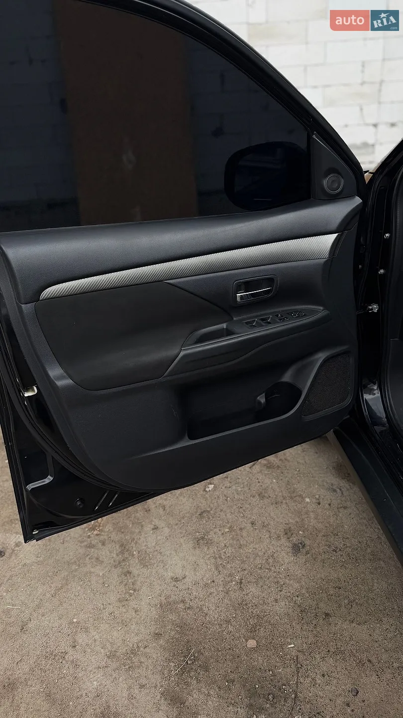 2013 Mitsubishi Outlander - мініатюра 22