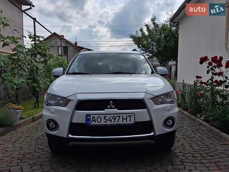 Mitsubishi Outlander 2011