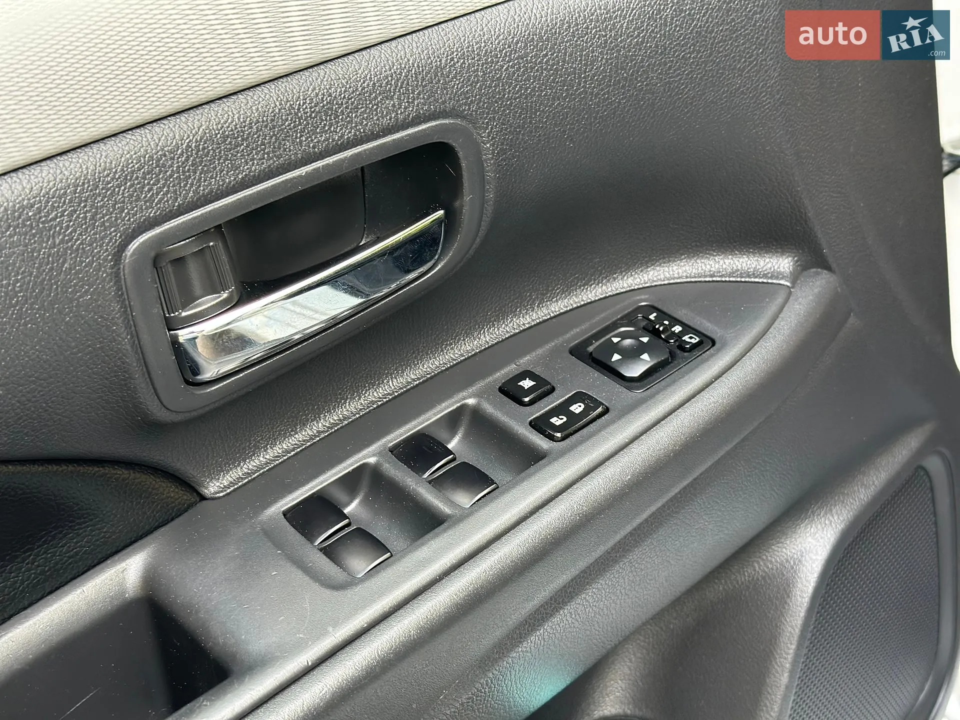 2015 Mitsubishi Outlander - мініатюра 78