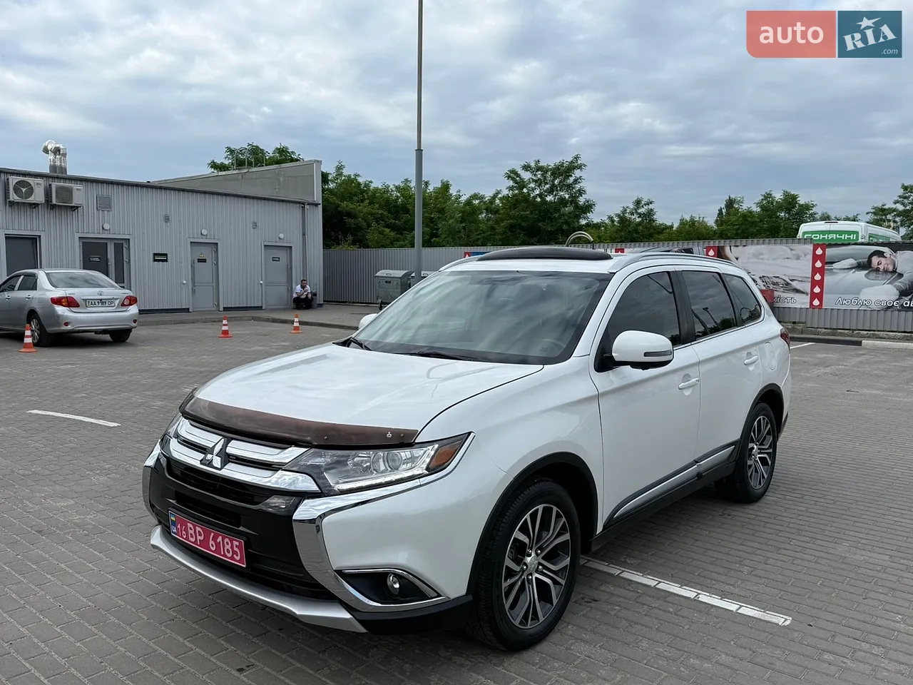 Mitsubishi Outlander 2017 photo 2
