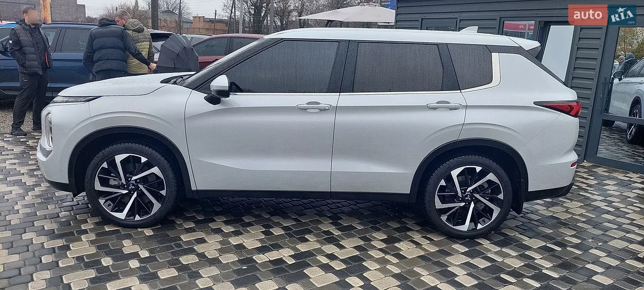 2022 Mitsubishi Outlander - мініатюра 18