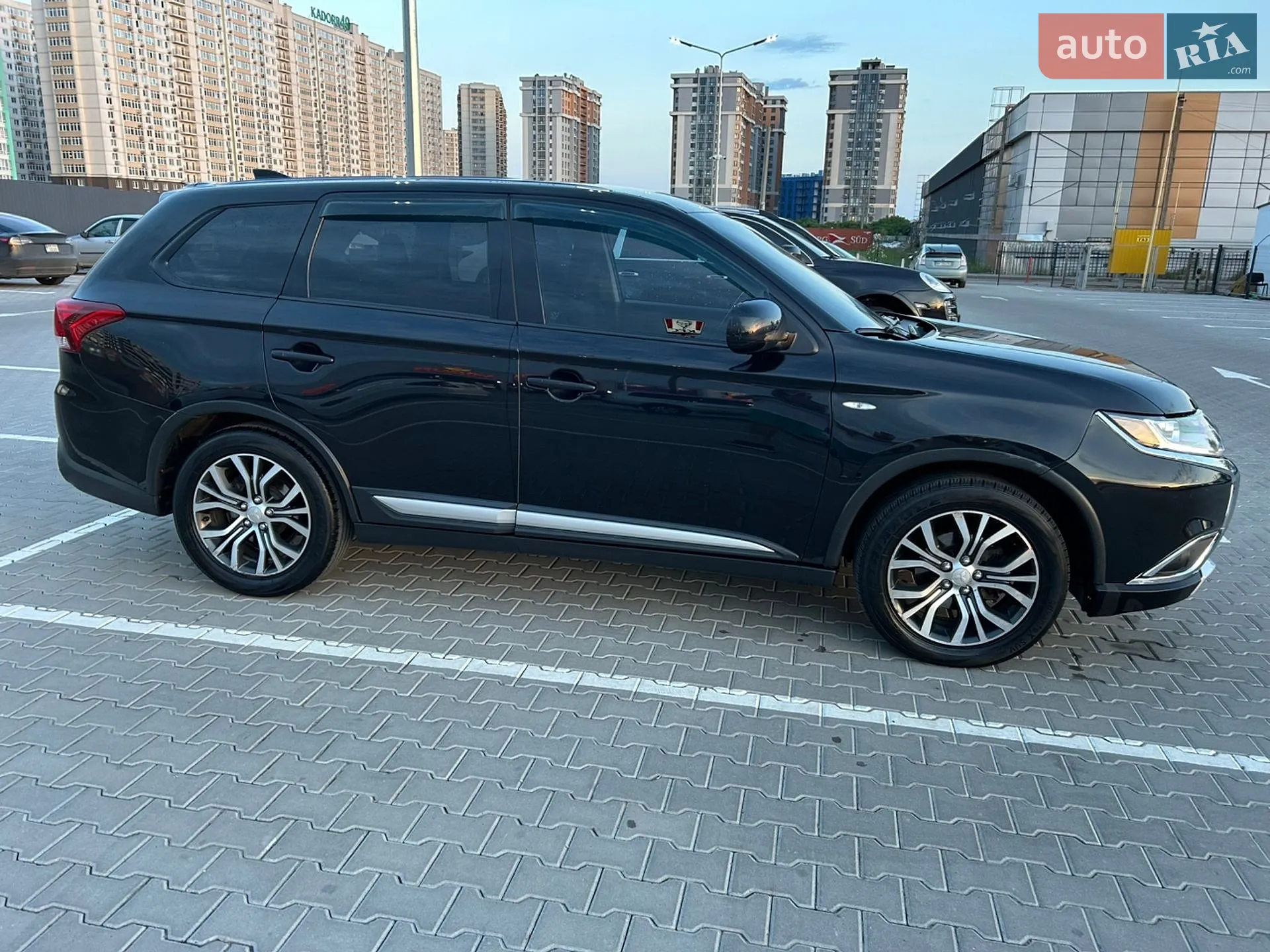2017 Mitsubishi Outlander - мініатюра 4