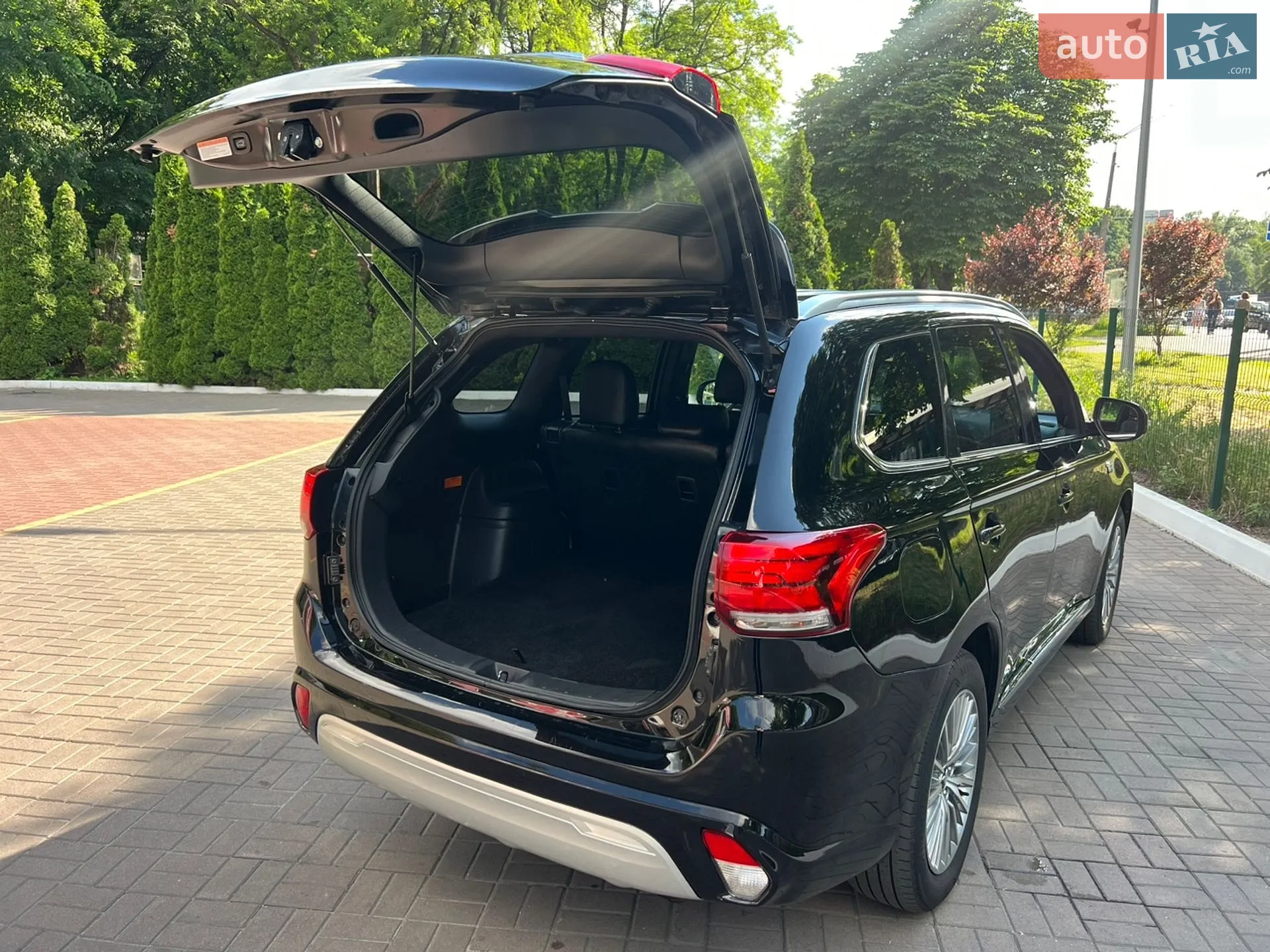 2021 Mitsubishi Outlander - мініатюра 16
