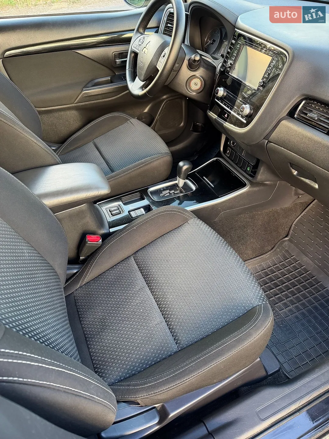 2020 Mitsubishi Outlander - мініатюра 30