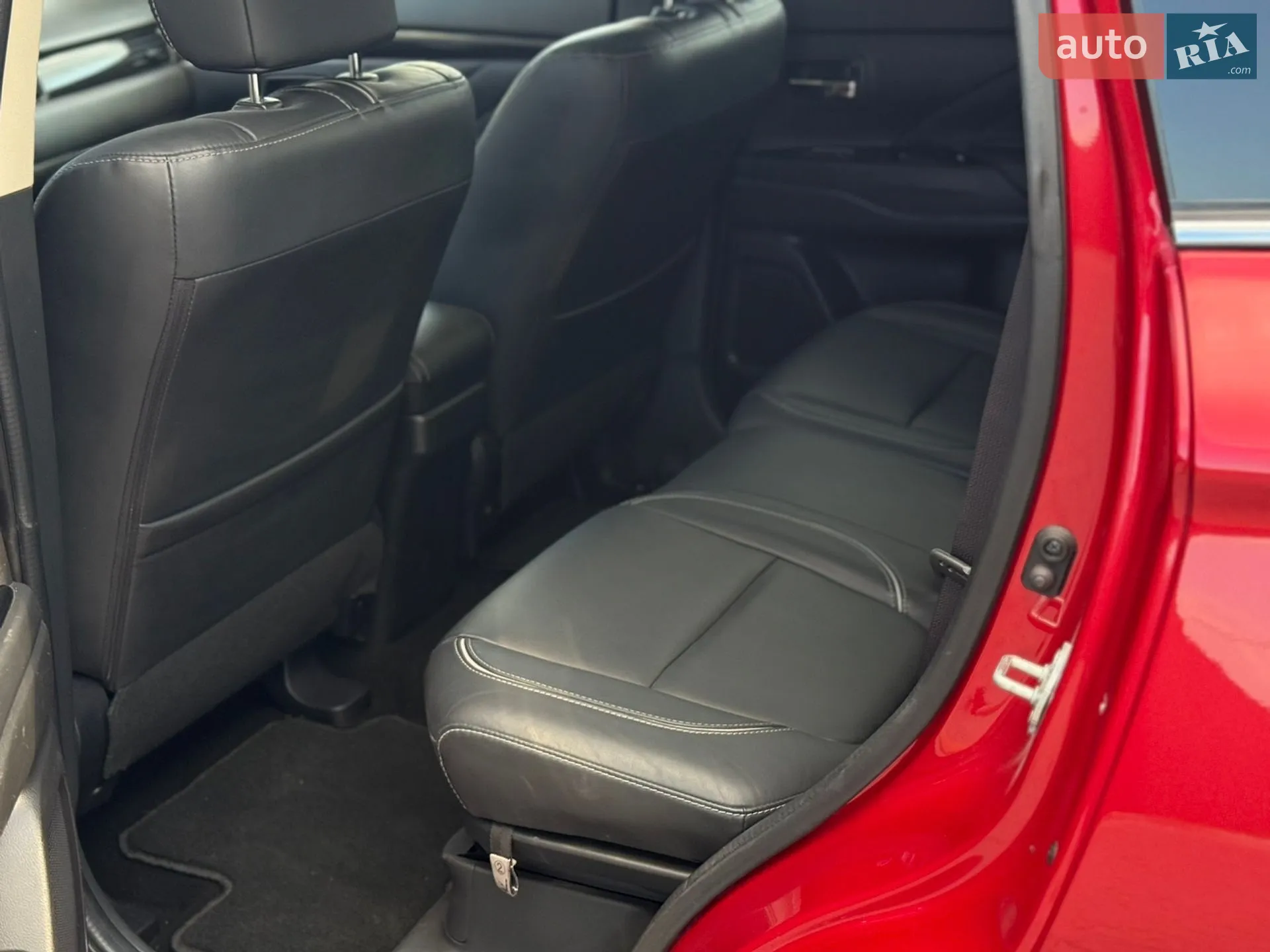 2018 Mitsubishi Outlander - мініатюра 28