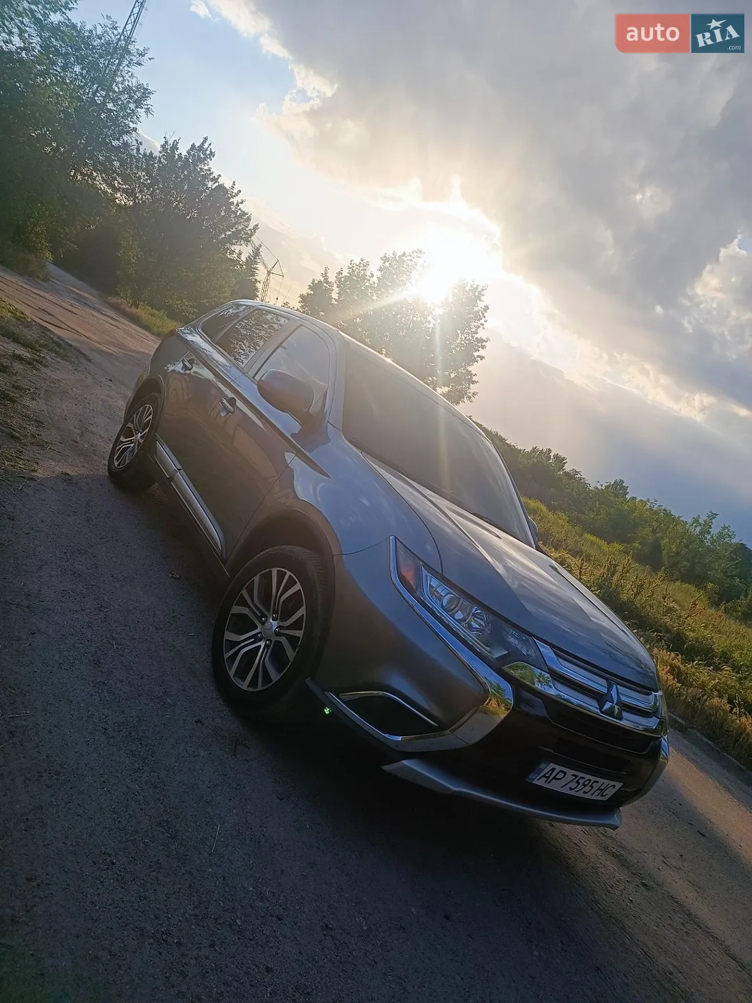 2018 Mitsubishi Outlander - фото 1