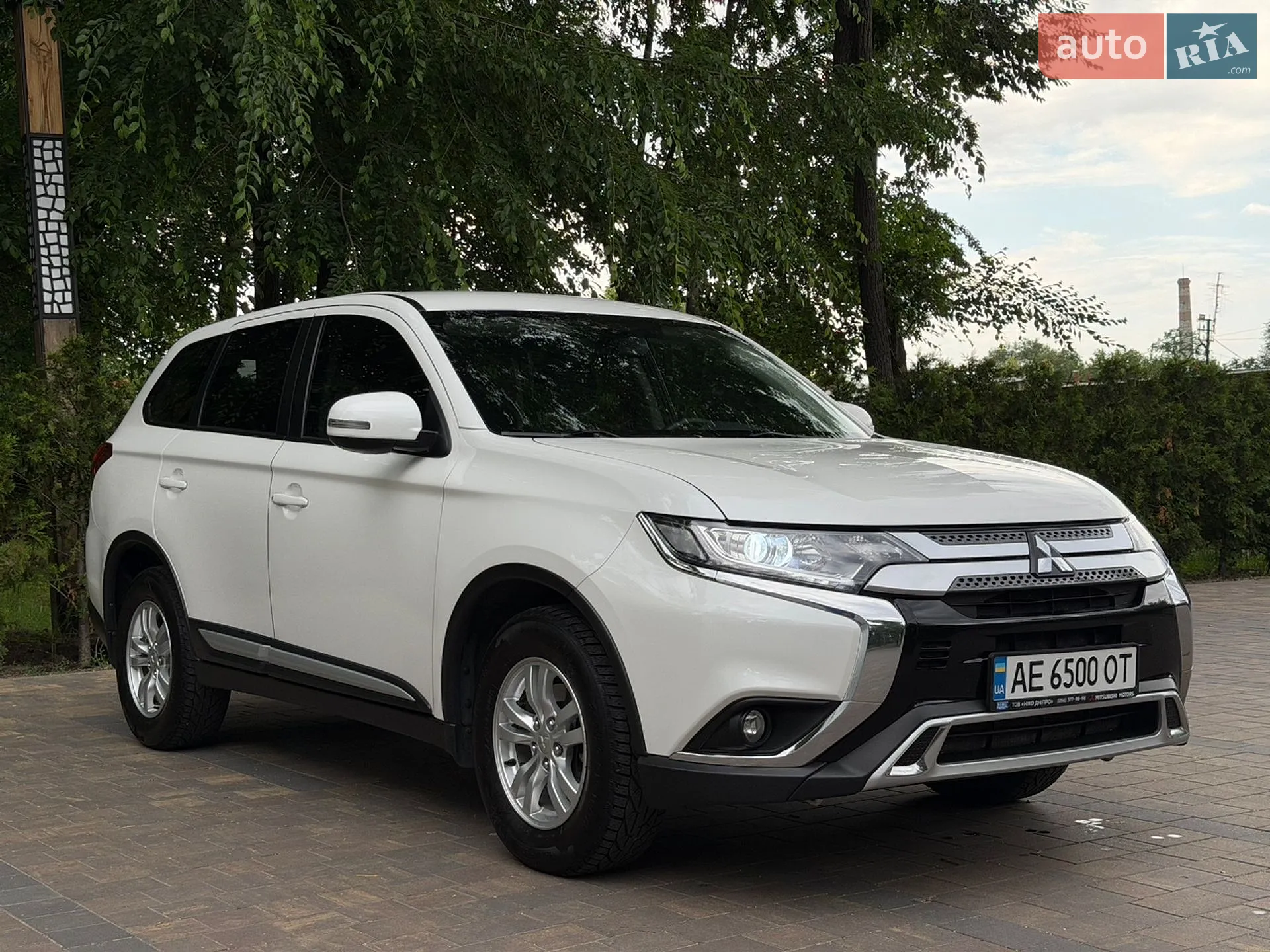 2021 Mitsubishi Outlander - мініатюра 2